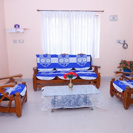 Giri'S Homestay Мадикери Экстерьер фото