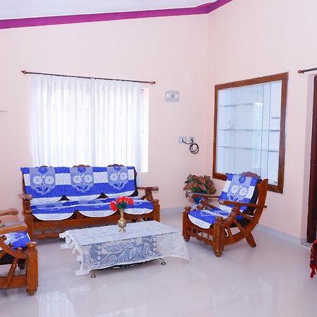 Giri'S Homestay Мадикери Экстерьер фото