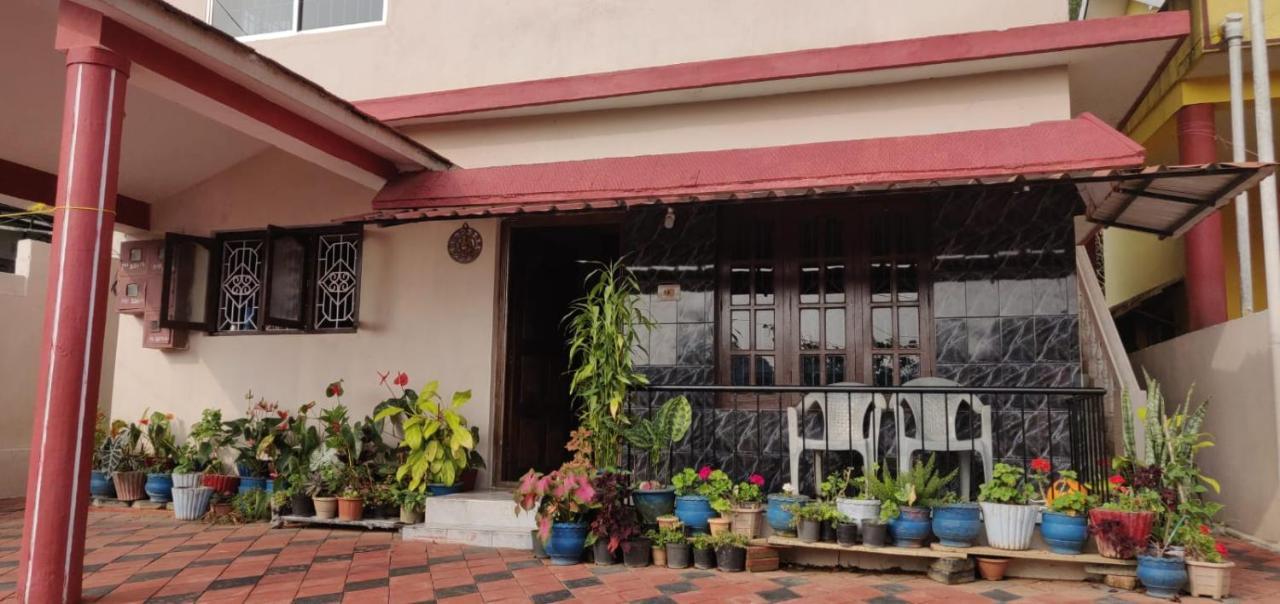 Giri'S Homestay Мадикери Экстерьер фото