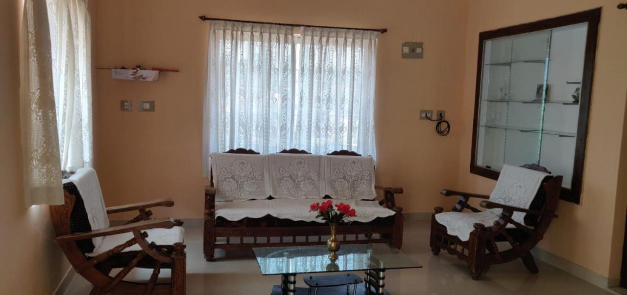 Giri'S Homestay Мадикери Экстерьер фото
