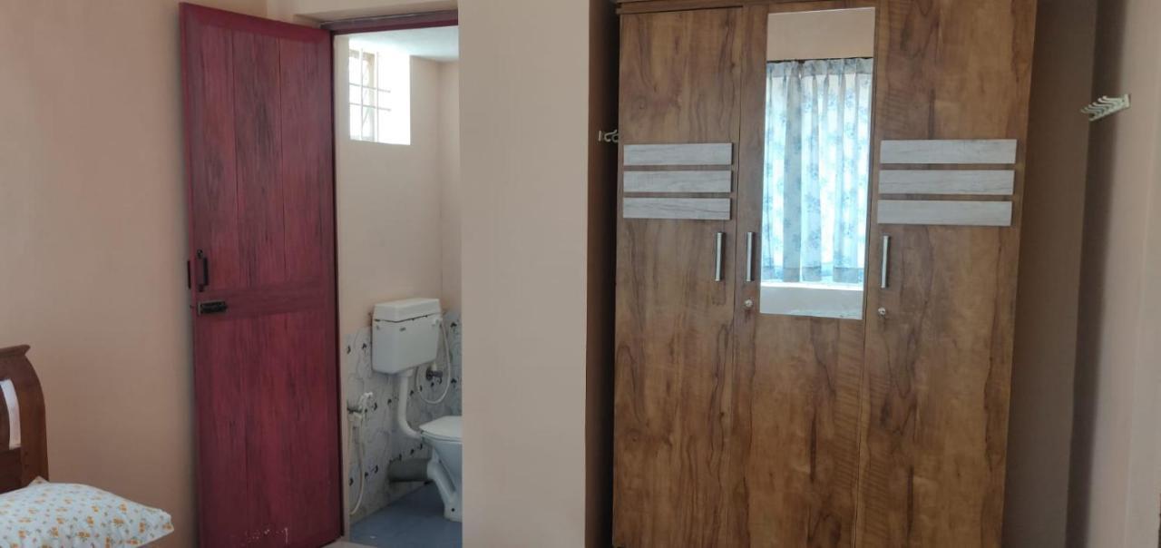 Giri'S Homestay Мадикери Экстерьер фото