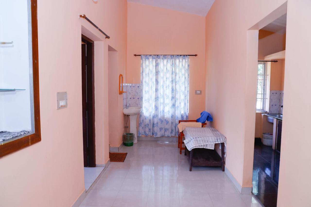Giri'S Homestay Мадикери Экстерьер фото