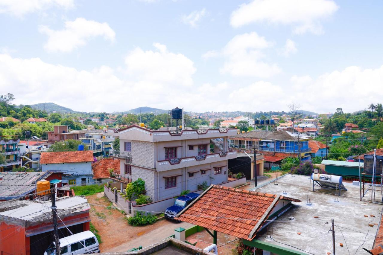 Giri'S Homestay Мадикери Экстерьер фото